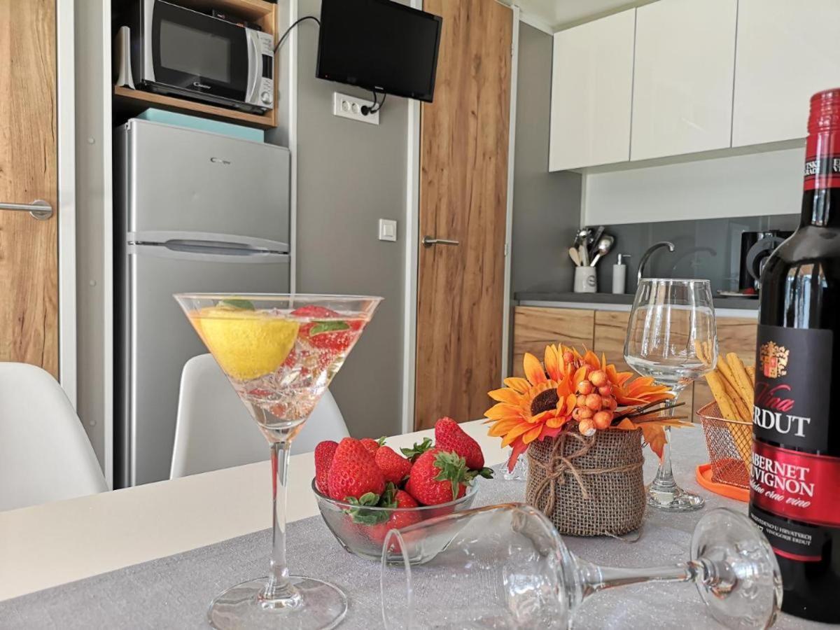 J & R Mobile Homes Biograd Na Moru Exterior photo